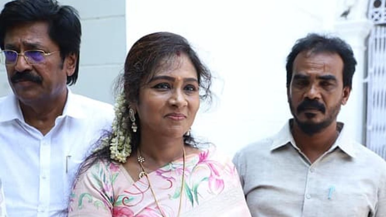 தலைமை செயலகத்தில் கயல்விழி

