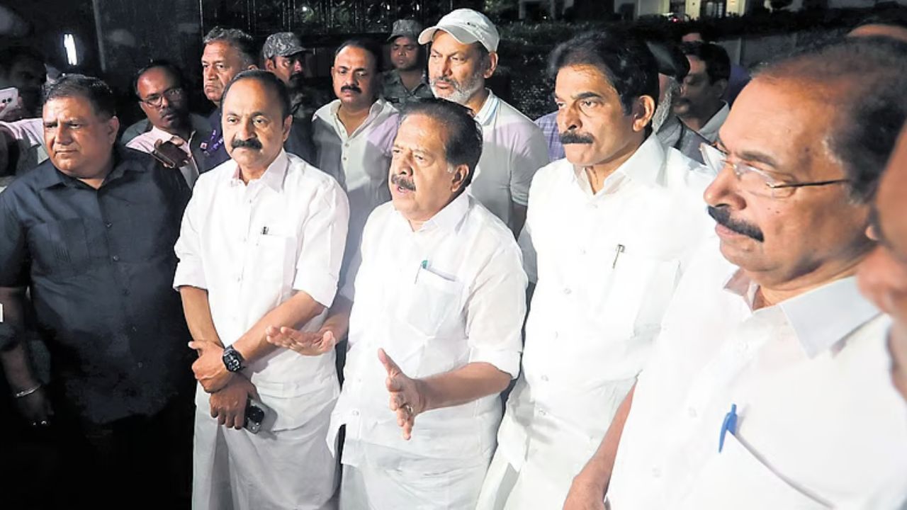 Congress Delays Kerala CM Decision