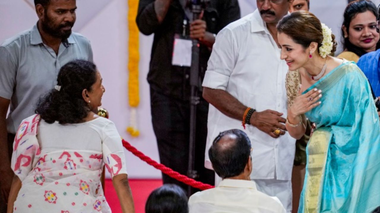 Trisha Greets Vijays Mother at Oath Ceremony