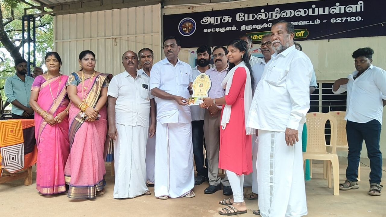 EX MP Soundararajan Felicitates Students