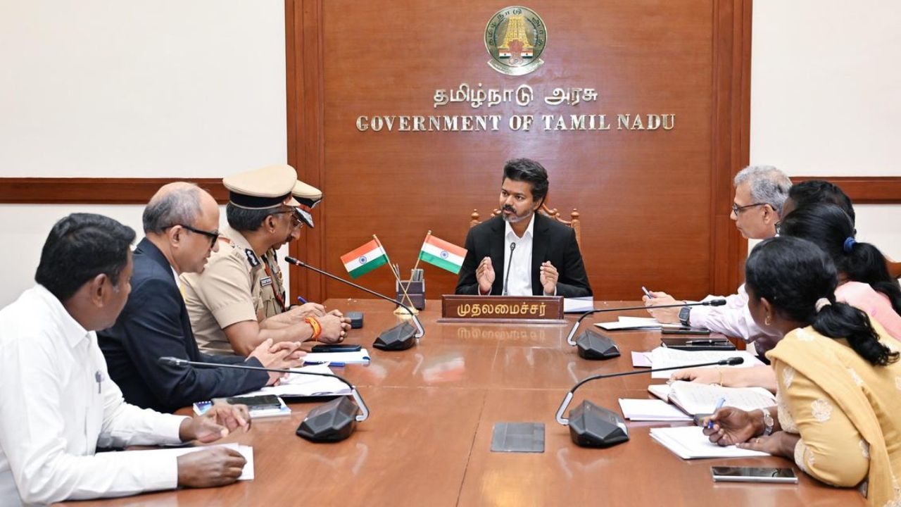 முதலமைச்சர் விஜய் ஆலோசனை 