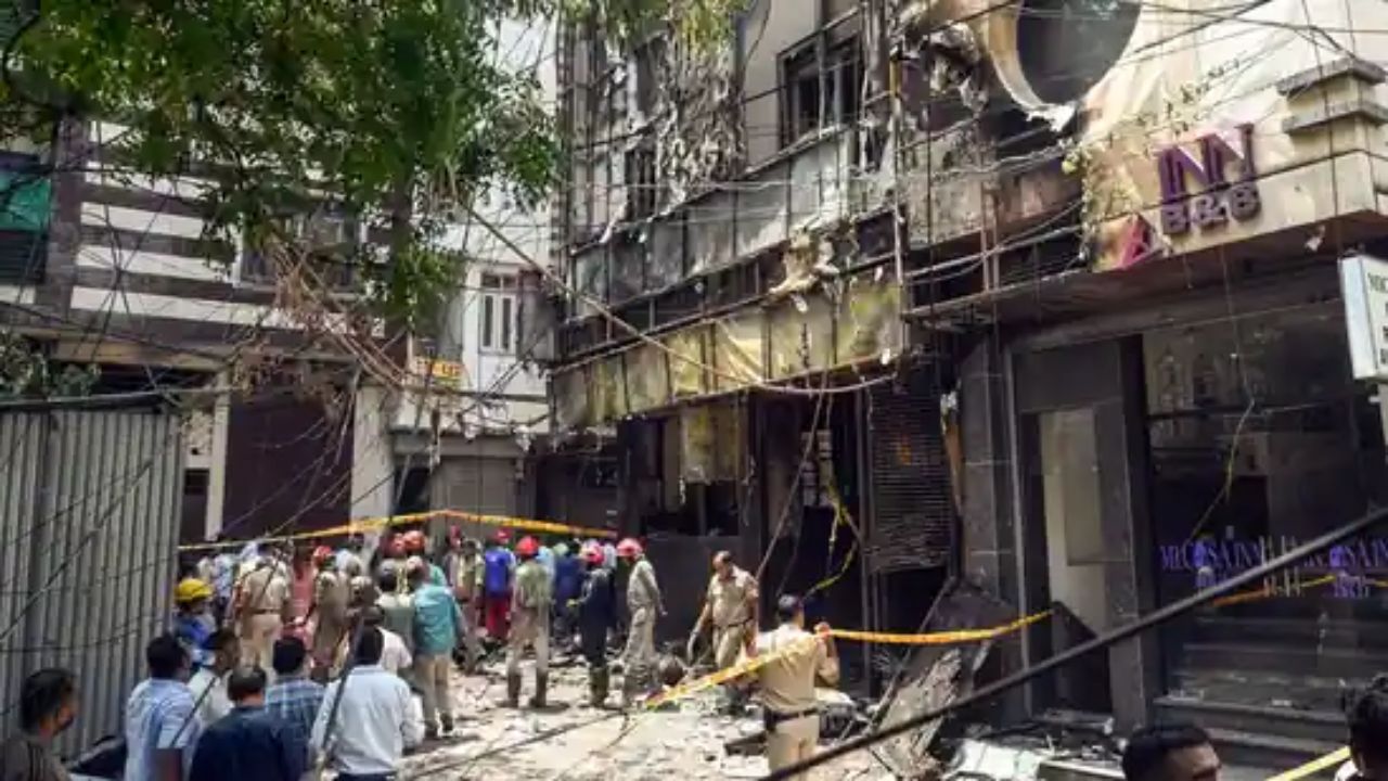 Delhi Hotel Fire Panic Jumps to Escape