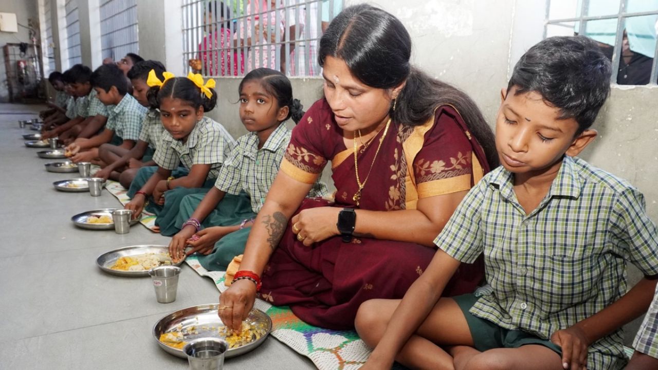 TN Minister Joins School Kids