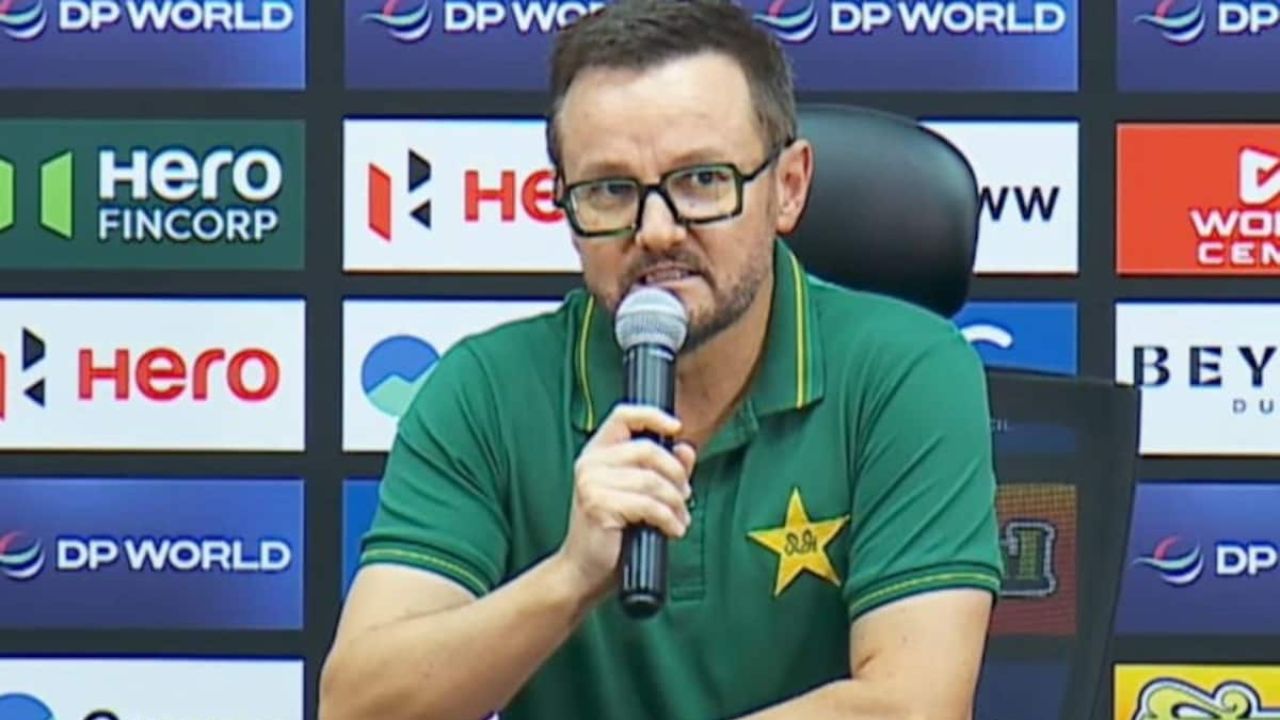 Pakistan Coach Hesson