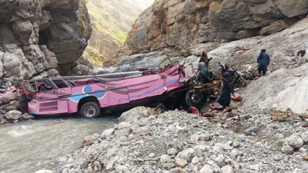 40 Die in Pakistan Bus Crash