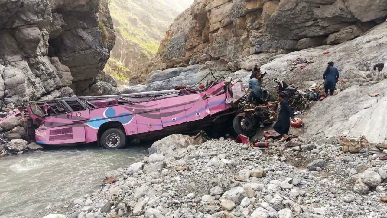 40 Die in Pakistan Bus Crash
