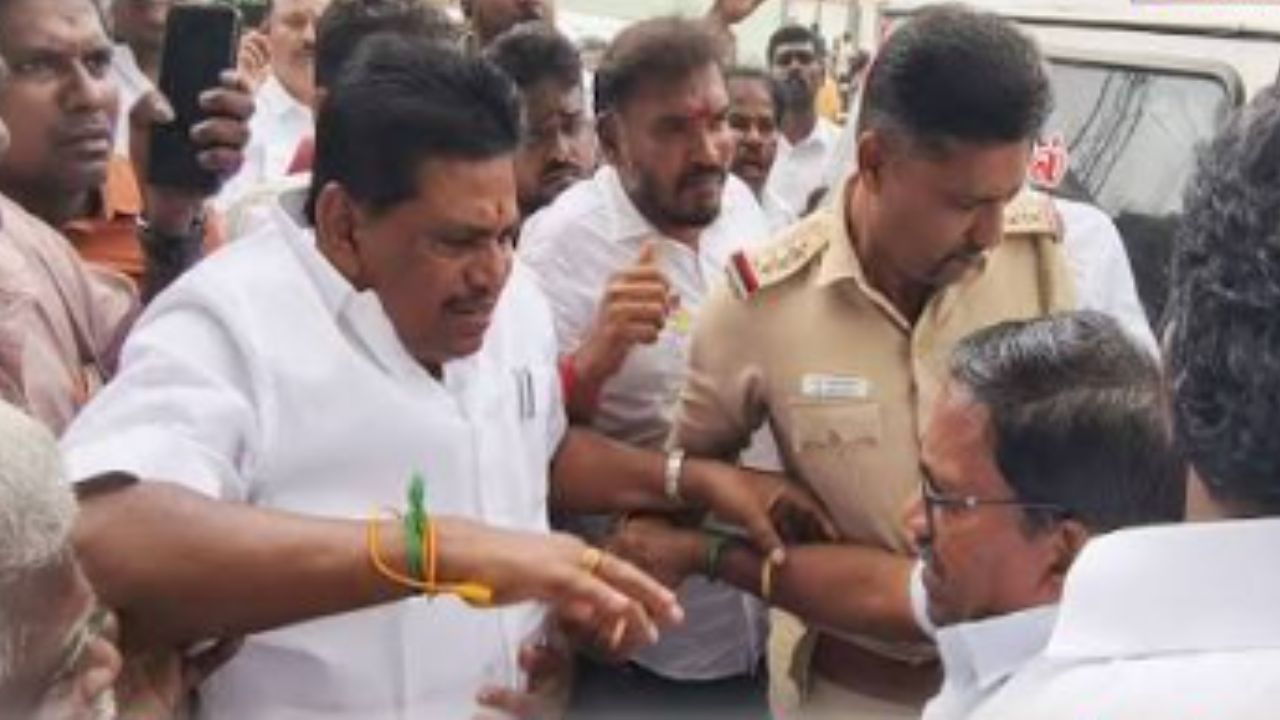 அணிதாராதாகிருஷ்ணன் கைது 