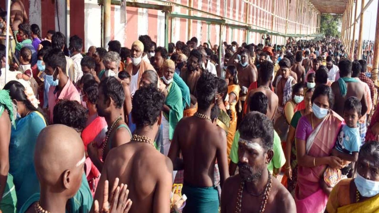 Holiday Rush at Tiruchendur