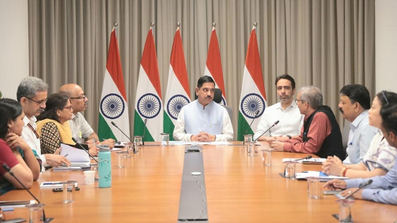 Pradhan Quits, Joshi In
