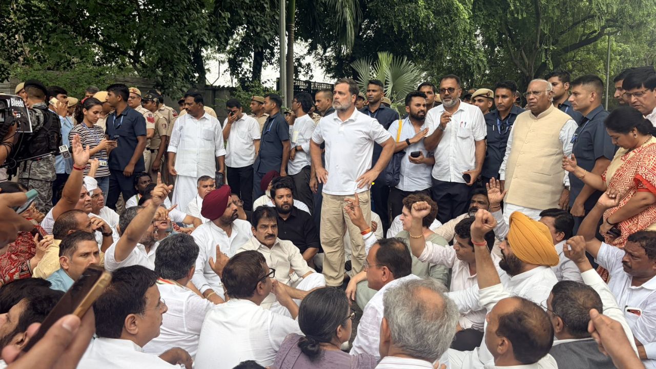 Rahul Gandhi urges PM Modi to resign