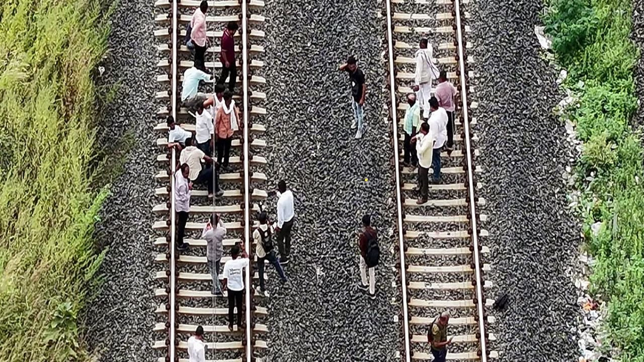 TN farmers forced off train