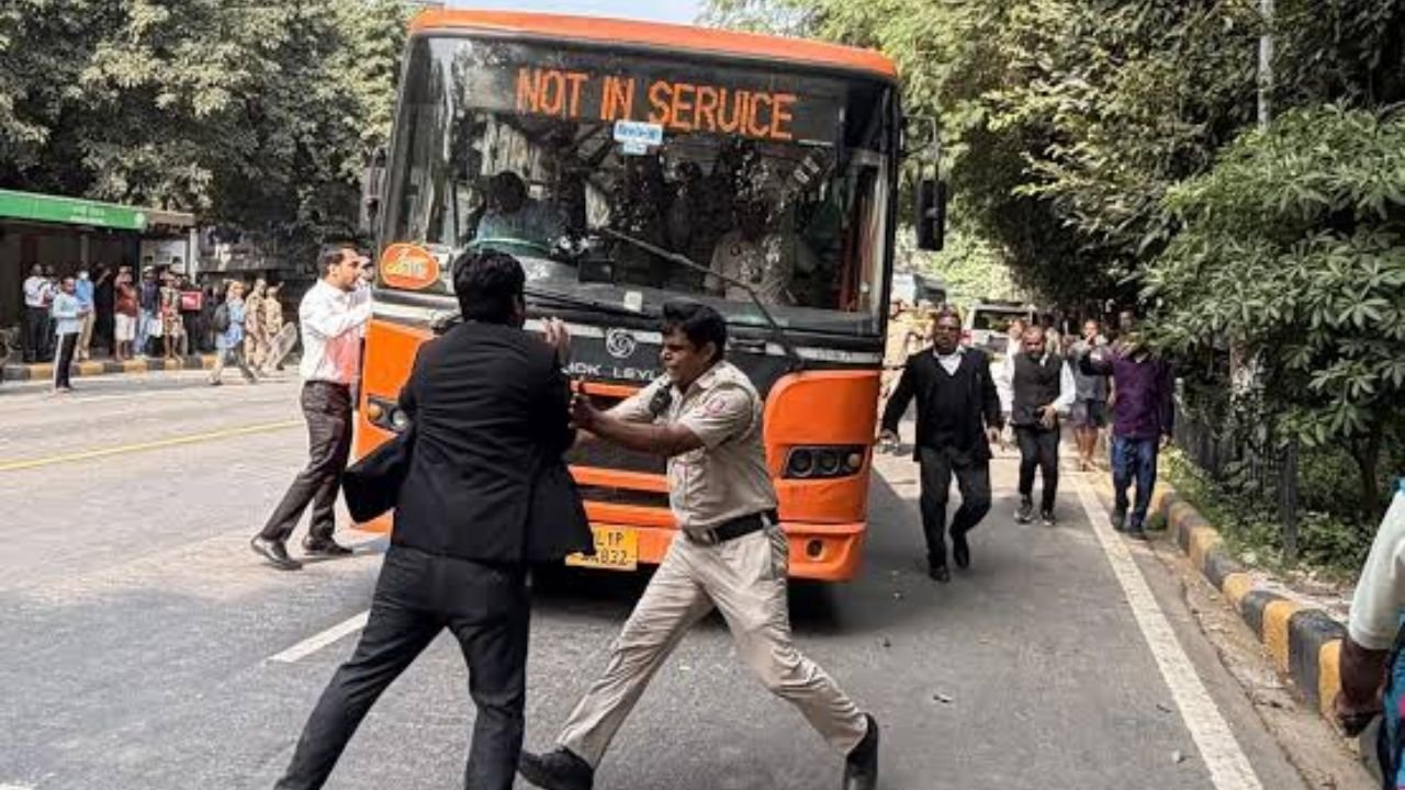 SFI Members Protest