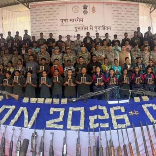 சத்தீஸ்கரில் 108 மாவோயிஸ்டுகள் சரண் அடைந்தனர்.