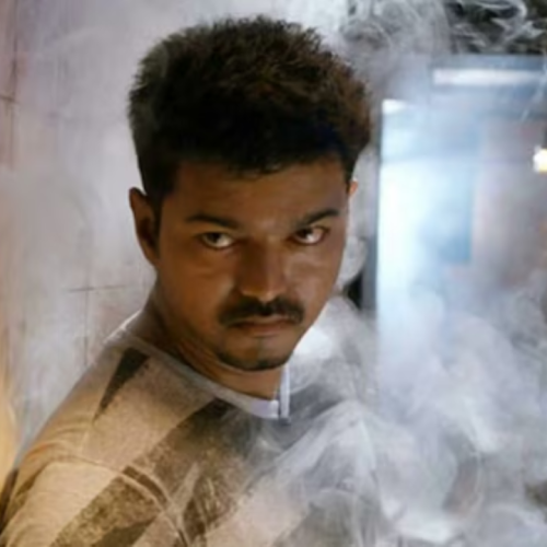  துப்பாக்கி படத்தில் நடிகர் விஜய்.

