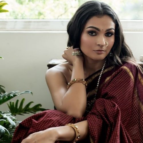 பாரம்பரிய லுக்கில் ஆண்ட்ரியா