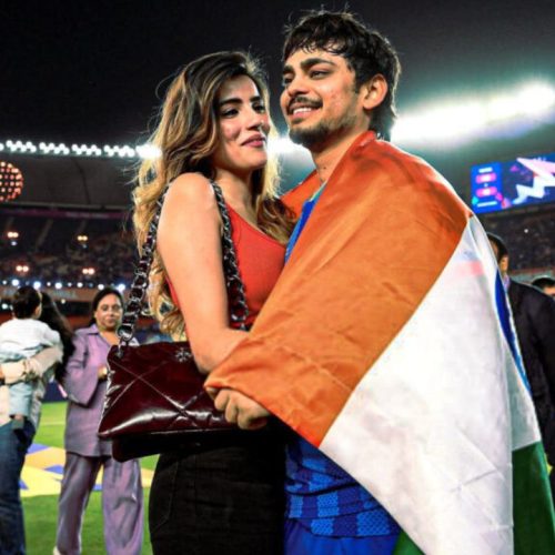 இஷான் கிஷனுடன் அதிதி ஹுண்டியா