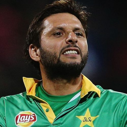 ஷதாப் குழந்தாய் மைதானத்தில் விளையாடி காட்டு.. அப்ரிடி அதிரடி!