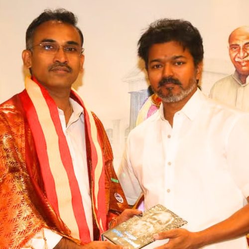 விஜயுடன் அருண் ராஜ்
