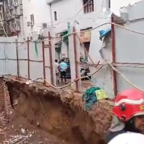 டெல்லியில் கட்டடம் இடிந்து விபத்து
