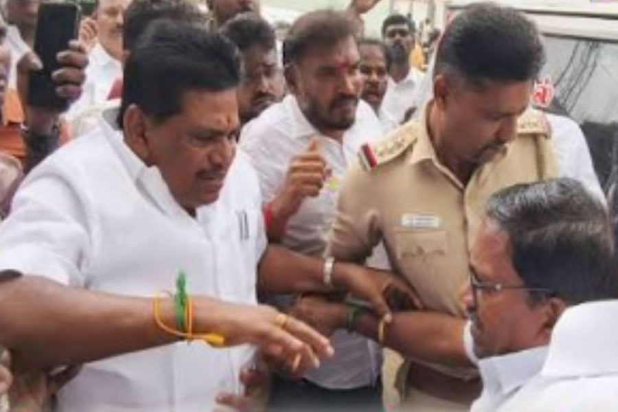 அணிதாராதாகிருஷ்ணன் கைது 