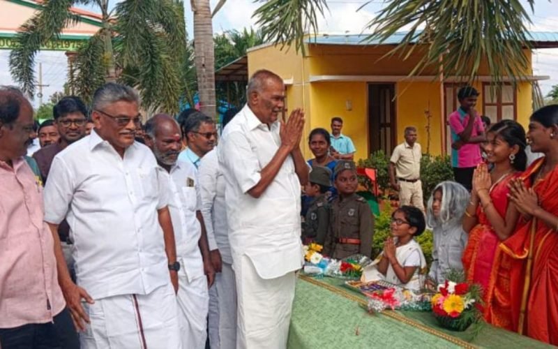 Appavu unveiled the statue of S Chandanamuthu at Samugrangapuram