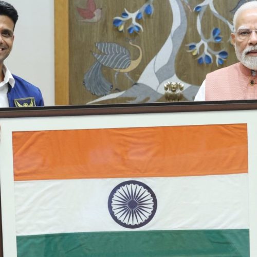 பிரதமர் நரேந்திர மோடியை சந்தித்த விண்வெளி வீரர் சுபன்ஷு சுக்லா.