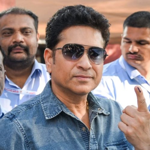 மும்பை மாநகராட்சி தேர்தலில் சச்சின் தெண்டுல்கர் வாக்களிப்பு