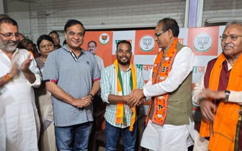 Jharkhand Hemant Sorens election proposer joins BJP