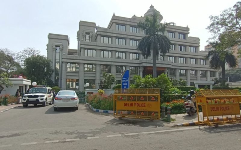 Delhi Tamil Nadu government house got Bomb threat