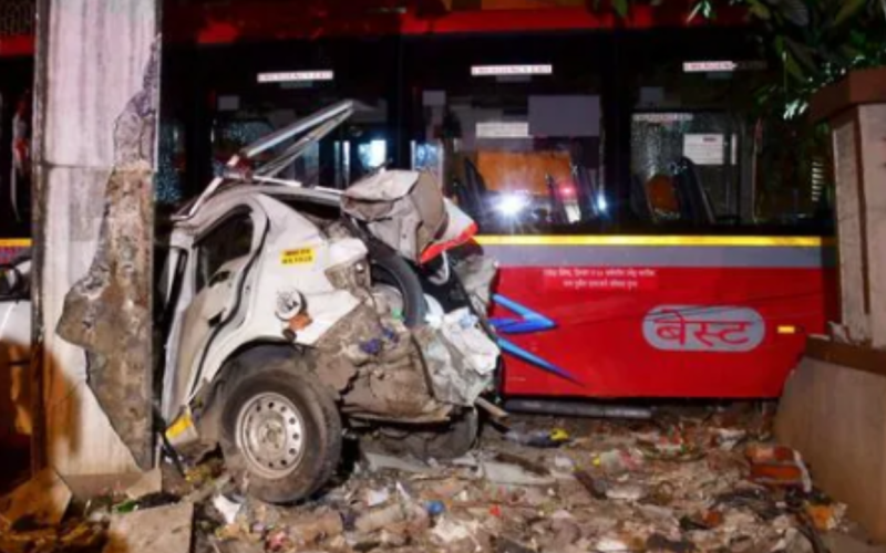 Bus overturns in Mumbai; 7 dead; Chief Minister announces compensation