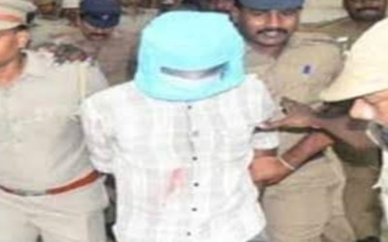 attempted murder case has been registered against the youth who stabbed the doctor