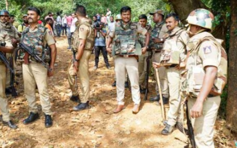 10 naxalites killed in encounter chhattisgarh