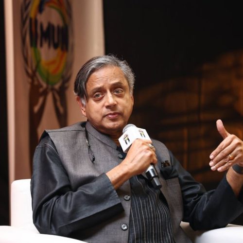 திருவனந்தபுரம் காங்கிரஸ் எம்.பி. சசி தரூர்
