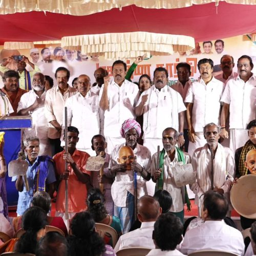 சென்னையில் காங்கிரஸ் கட்சியினர் உண்ணாவிரத போராட்டம்