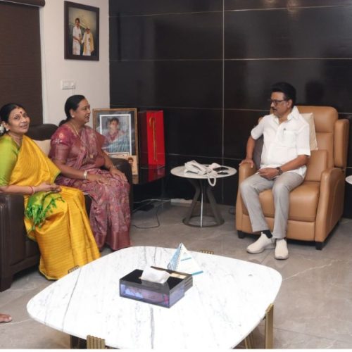  மு க ஸ்டாலினிடம் உடல் நலம் குறித்து கேட்டறிந்த பிரமலதா விஜயகாந்த்
