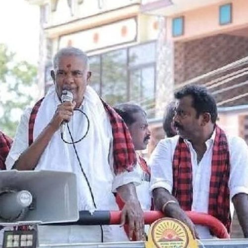 திசையன்விளை நாடார் உவரியில் தி.மு.க. வேட்பாளர் அப்பாவு வாக்கு சேகரித்தார். அருகில் வி.எஸ்.ஆர் ஜெகதீஸ் உள்ளார்.