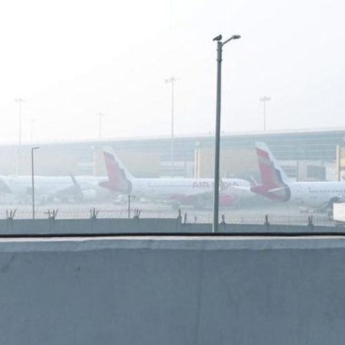 டெல்லியில் விமான சேவை பாதிப்பு