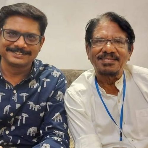  மகன் மனோஜ் உடன் பாரதிராஜா
