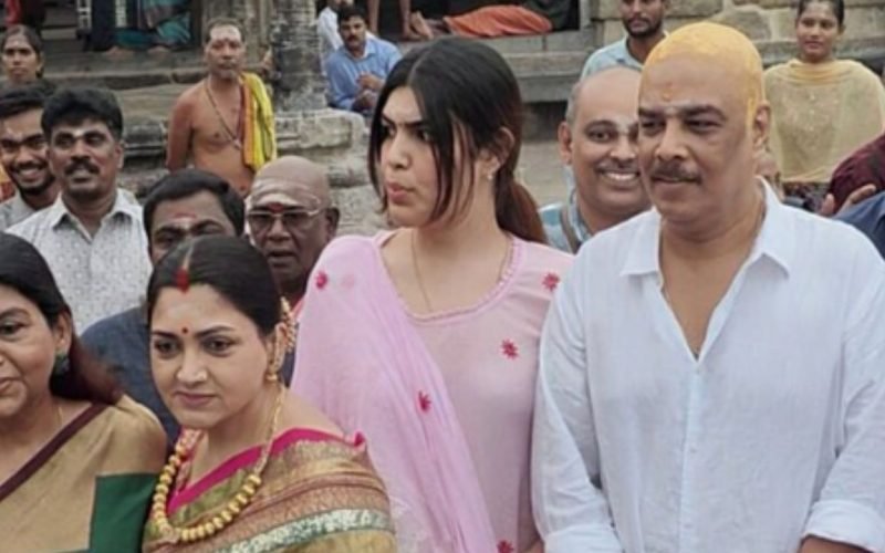 Sundar C worships at Palani Murugan Temple
