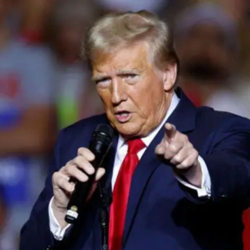 டொனால்ட் டிரம்ப் 