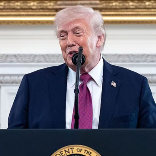 டொனால்ட் ட்ரம்ப்
