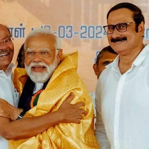 பிரதமர் மோடியுடன் மருத்துவர் ராமதாஸ், அன்புமணி ராமதாஸ்