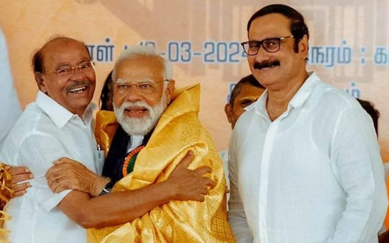 பிரதமர் மோடியுடன் மருத்துவர் ராமதாஸ், அன்புமணி ராமதாஸ்
