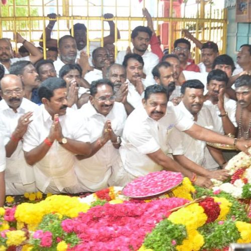 பசும்பொன் தேவர் நினைவிடத்தில் எடப்பாடி பழனிசாமி