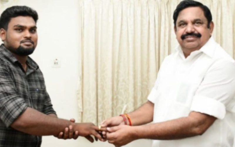 Edappadi Palaniswami gifts gold ring to youth who saved electrocuted boy in Arumbakkam Chennai