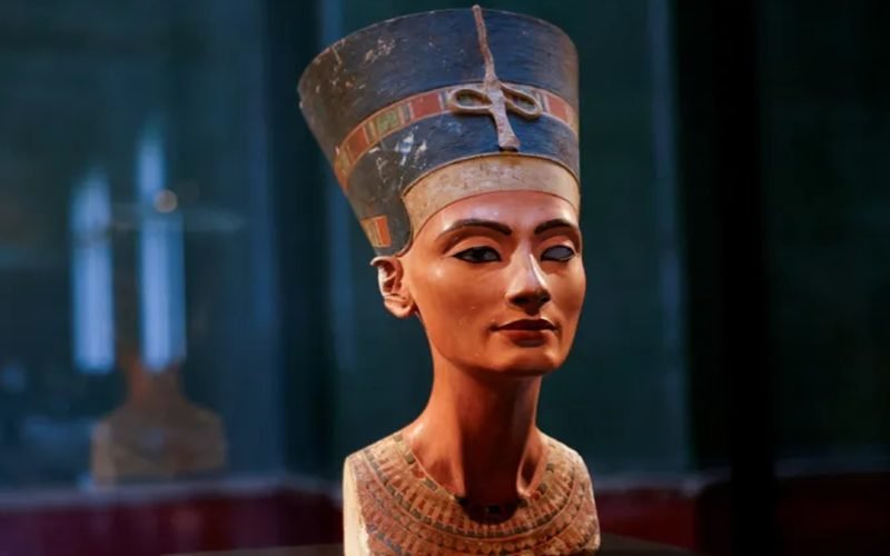 Request to bring Queen Nefertiti statue to Egypt