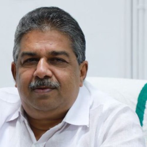  கேரள அமைச்சர் சஜி செரியன்.
