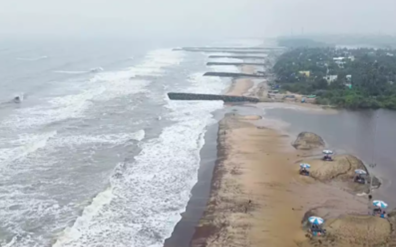 cyclone fengal centered near puducherry