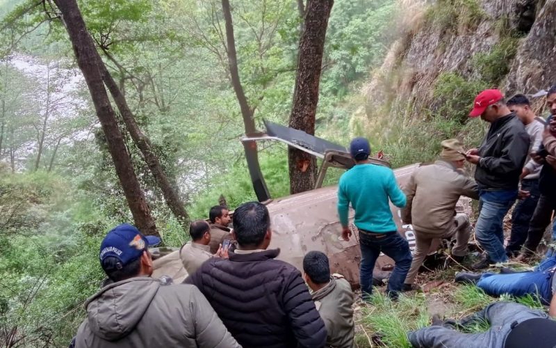Five passengers dead in a helicopter crash near Ganganani in Uttarkashi