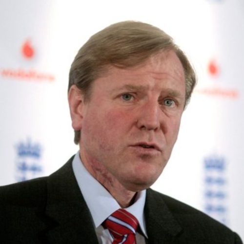 இங்கிலாந்து முன்னாள் கிரிக்கெட் வீரர் ஹ்யூ மோரிஸ்